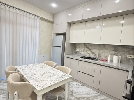 3 otaqlı yeni tikili - 8 Noyabr m. - 148 m²