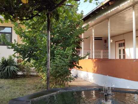 4 otaqlı həyət evi/bağ evi - Şəki - 130 m²