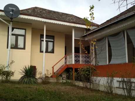 4 otaqlı həyət evi/bağ evi - Şəki - 130 m²