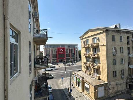 3 otaqlı köhnə tikili - Bakıxanov q. - 65 m²