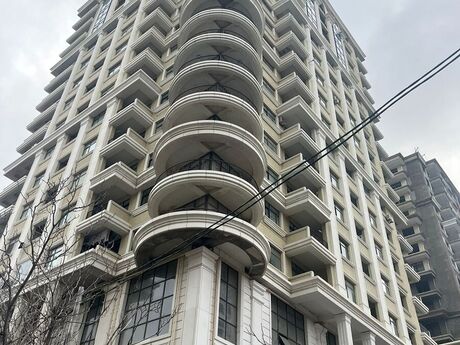 4 otaqlı yeni tikili - 28 May m. - 187 m²