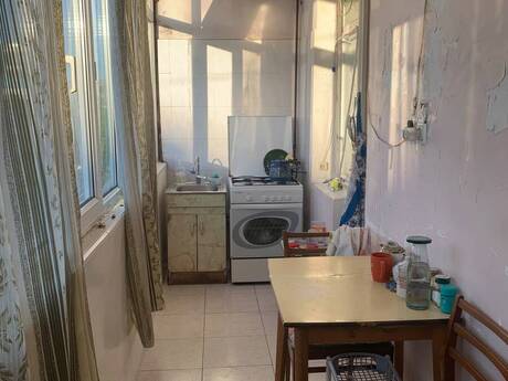 2 otaqlı köhnə tikili - 8-ci mikrorayon q. - 45 m²