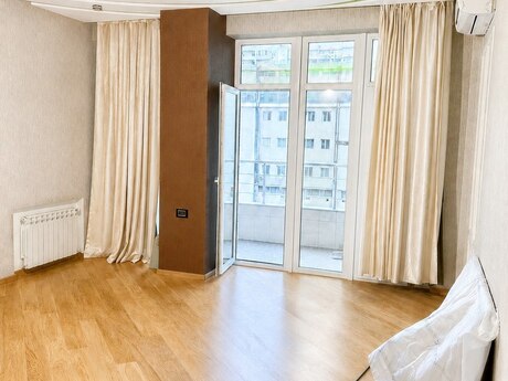 4-комн. новостройка - м. 8 ноября - 180 м²