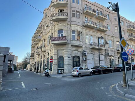 2-комнатная квартира, 70,5 м², İçəri Şəhər: 350 000 ₼ 5