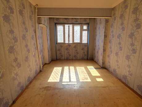 4 otaqlı köhnə tikili - Yeni Günəşli q. - 85 m²