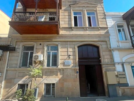 Elan №6290424 - Bakı, Sahil m., 3 otaqlı, 85 m², 2/3 mərtəbə