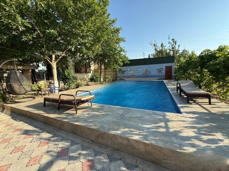6 otaqlı həyət evi/bağ evi - Novxanı q. - 250 m²