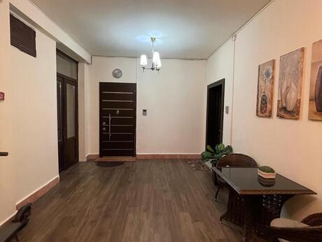 4 otaqlı mənzil, 200 m², Nəsimi: 520 000 ₼ 2