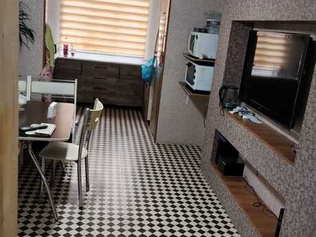 4 otaqlı köhnə tikili - Köhnə Günəşli q. - 97 m²