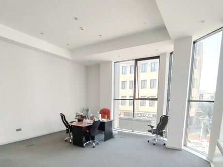 9 otaqlı ofis - Nərimanov r. - 400 m²