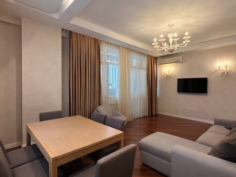 2 rooms · 82 m² · floor 8/17, Gənclik