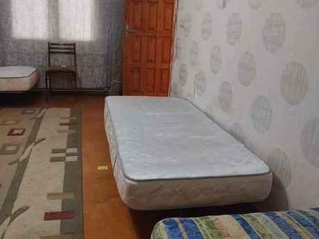 2 otaqlı həyət evi/bağ evi - İnşaatçılar m. - 60 m²