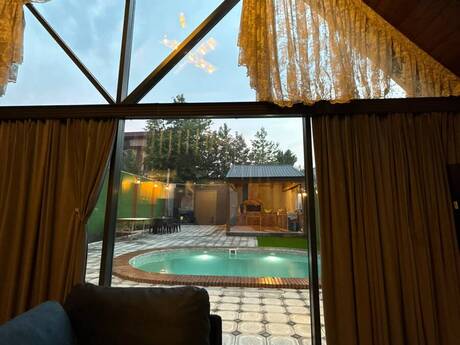 4 otaqlı həyət evi/bağ evi - Novxanı q. - 300 m²