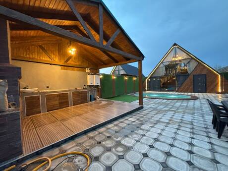 4 otaqlı həyət evi/bağ evi - Novxanı q. - 300 m²