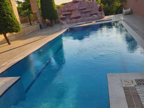 6 otaqlı həyət evi/bağ evi - Novxanı q. - 240 m²