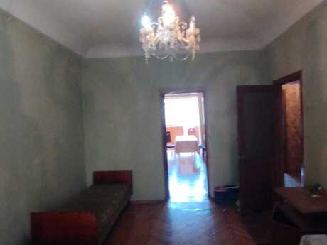3 otaqlı köhnə tikili - Elmlər Akademiyası m. - 70 m²