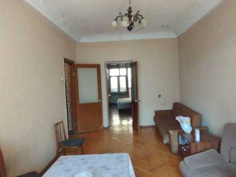3 otaqlı köhnə tikili - Elmlər Akademiyası m. - 70 m²