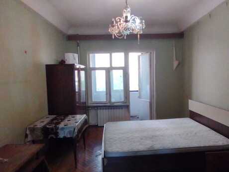 3 otaqlı köhnə tikili - Elmlər Akademiyası m. - 70 m²