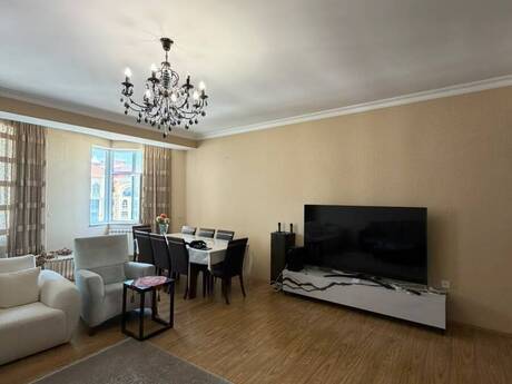 4 otaqlı mənzil, 160 m², 28 May: 370 000 ₼ 2