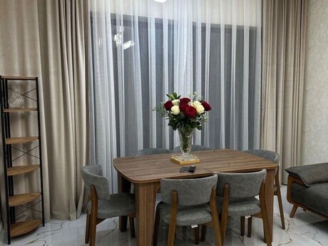 4 otaqlı həyət evi/bağ evi - Mərdəkan q. - 200 m²