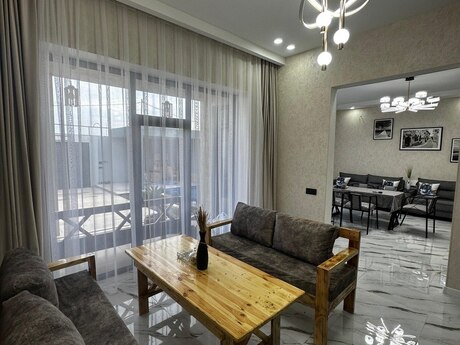 4 otaqlı həyət evi/bağ evi - Mərdəkan q. - 200 m²