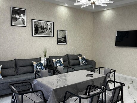 4 otaqlı həyət evi/bağ evi - Mərdəkan q. - 200 m²