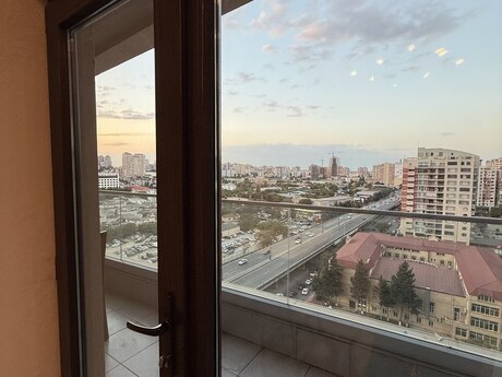 3 otaqlı yeni tikili - 8 Noyabr m. - 104 m²