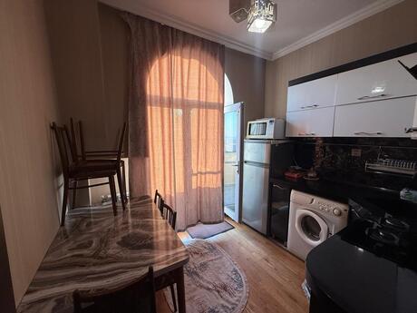 1 otaqlı yeni tikili - Yeni Günəşli q. - 44 m²