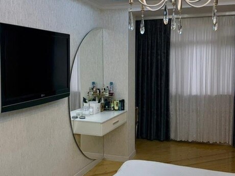4 otaqlı köhnə tikili - Bakıxanov q. - 150 m²