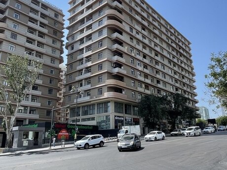 4-room apartment, 247 m², 28 May: 800 000 ₼ 3