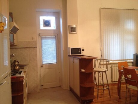 3-room old-build apartment for rent in Nəsimi, 96 m², 820 AZN/mo, photo 2 / 10