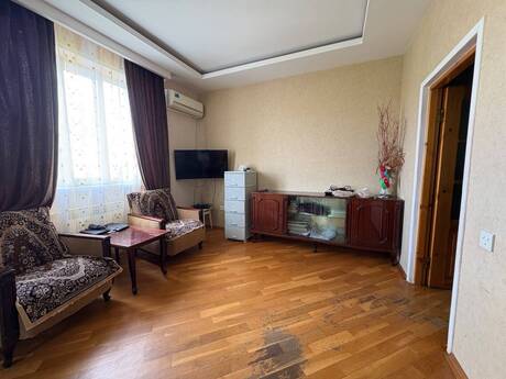 3 otaqlı köhnə tikili - 8 Noyabr m. - 100 m²