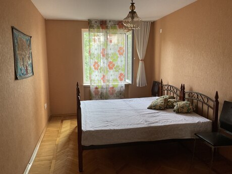 3-комн. вторичка - м. Элмляр Академиясы - 60 м²