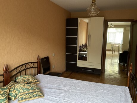 3-комн. вторичка - м. Элмляр Академиясы - 60 м²