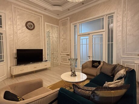 Elan №6294564 - Bakı, 28 May m., 3 otaqlı, 120 m², 3/4 mərtəbə