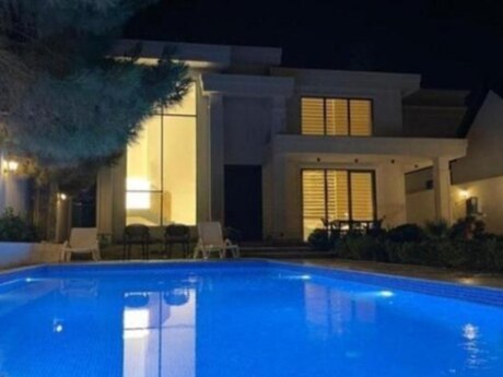 5 otaqlı həyət evi/bağ evi - Şüvəlan q. - 215 m²