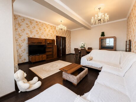 4-комн. новостройка - м. Элмляр Академиясы - 165 м²