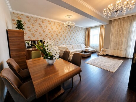 4-комн. новостройка - м. Элмляр Академиясы - 165 м²