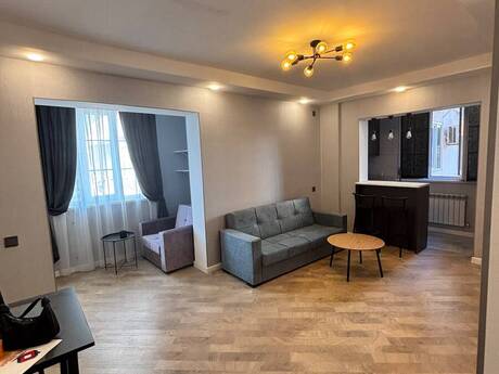 2 otaqlı köhnə tikili - Massiv A q. - 65 m²