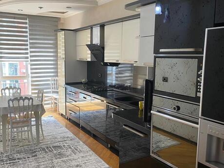 3-комн. новостройка - м. Нариман Нариманов - 135 м²