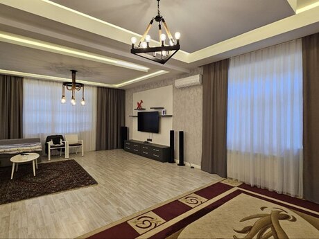 9 otaqlı həyət evi/bağ evi - Novxanı q. - 900 m²