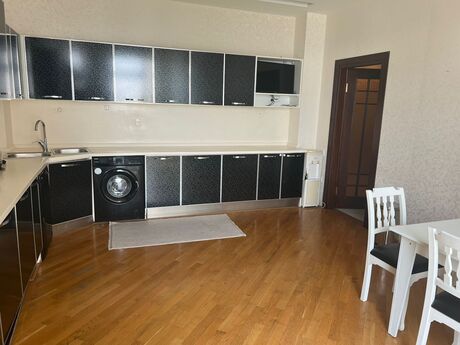4 otaqlı köhnə tikili - 28 May m. - 235 m²