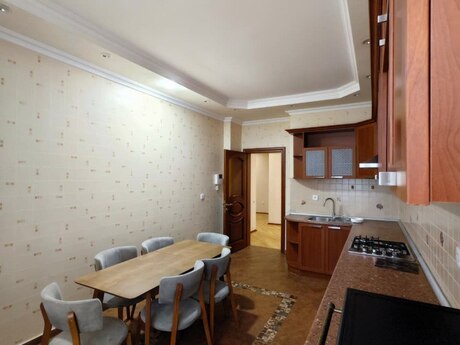 Аренда: 3-комнатная квартира, 130 м², Nizami: 1 300 ₼/мес 4