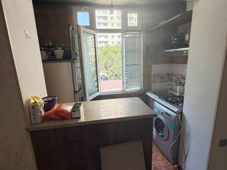 2 otaqlı köhnə tikili - Elmlər Akademiyası m. - 42 m²