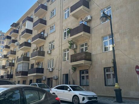 Объявление №6296789 - Баку, м. Ичеришехер, 1-комн., 30 м², 1/5 этаж