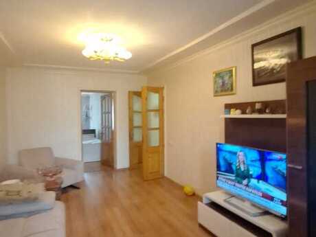 3 otaqlı köhnə tikili - Neftçilər m. - 70 m²
