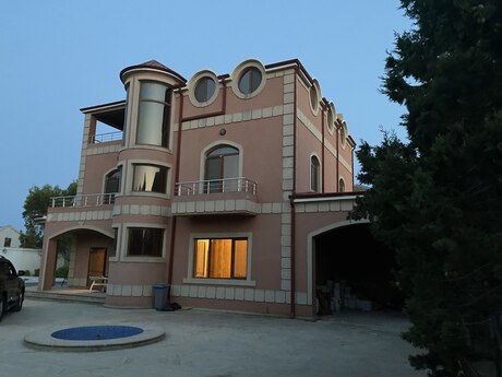 6 otaqlı həyət evi/bağ evi - Şüvəlan q. - 350 m²