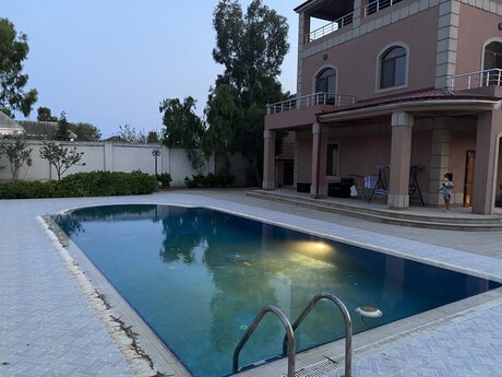6 otaqlı həyət evi/bağ evi - Şüvəlan q. - 350 m²
