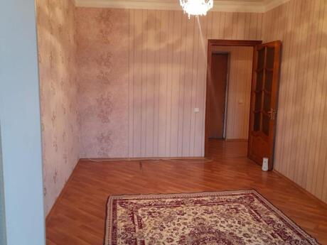 4 otaqlı köhnə tikili - Bakıxanov q. - 95 m²
