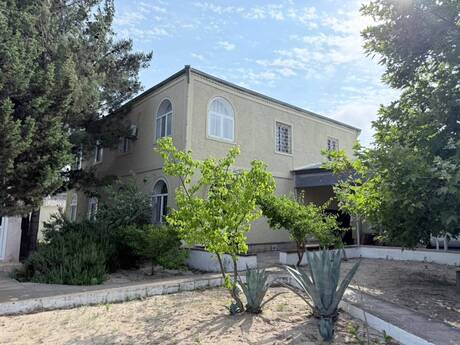 6 otaqlı həyət evi/bağ evi - Novxanı q. - 265 m²